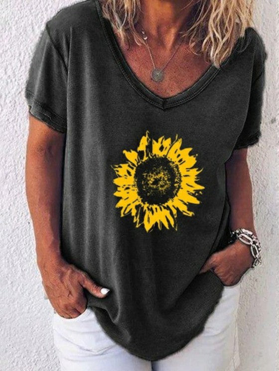 Womens V-Neck Graphic Tee – Casual Cotton T Shirt for Summer Fashion – Relaxed Fit, Trendy Print, Versatile Styling 4