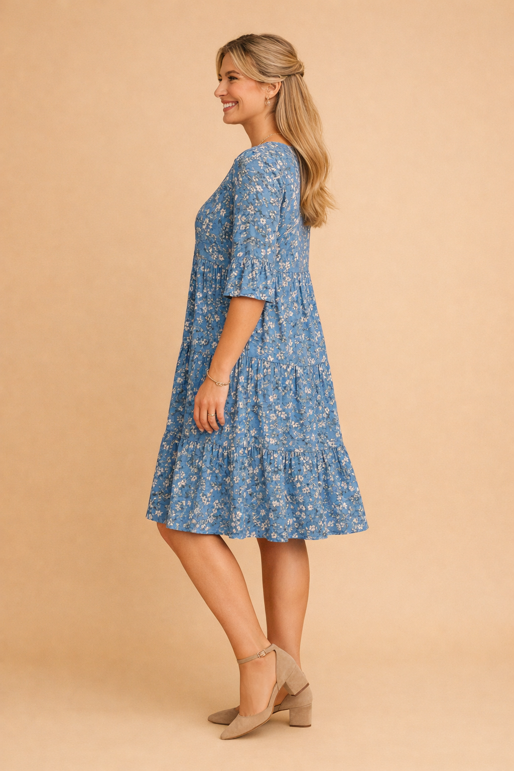 Agnes | Airy Dress with a Flared Bottom