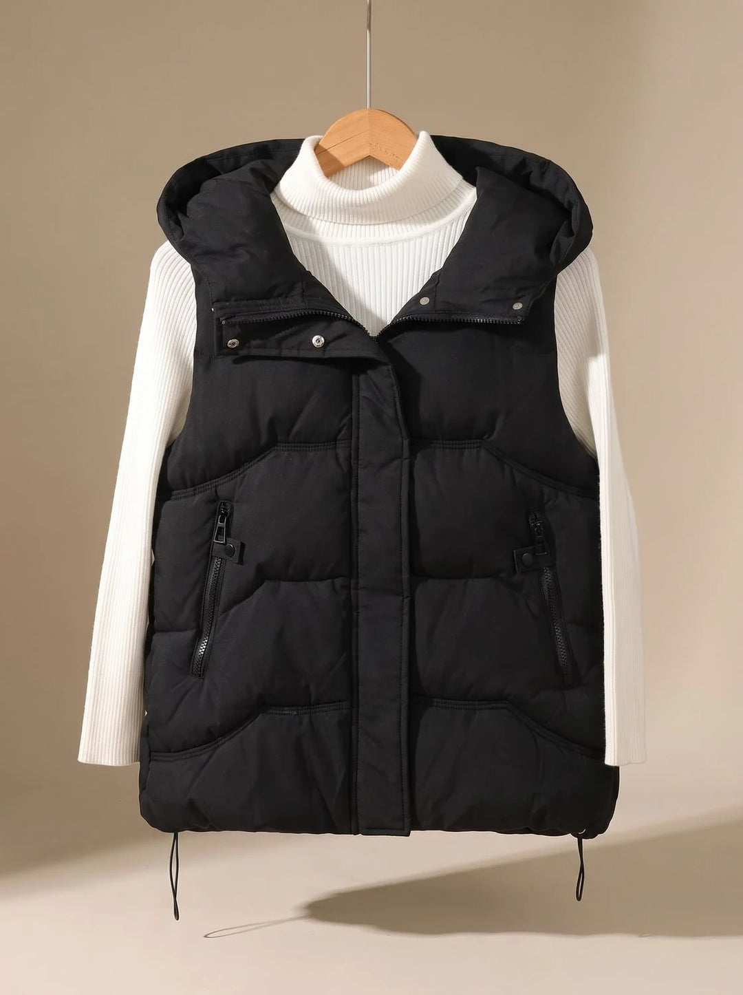 Annika | Damen Wattierter Kapuzen-Bodywarmer mit Reißverschlusstaschen 3