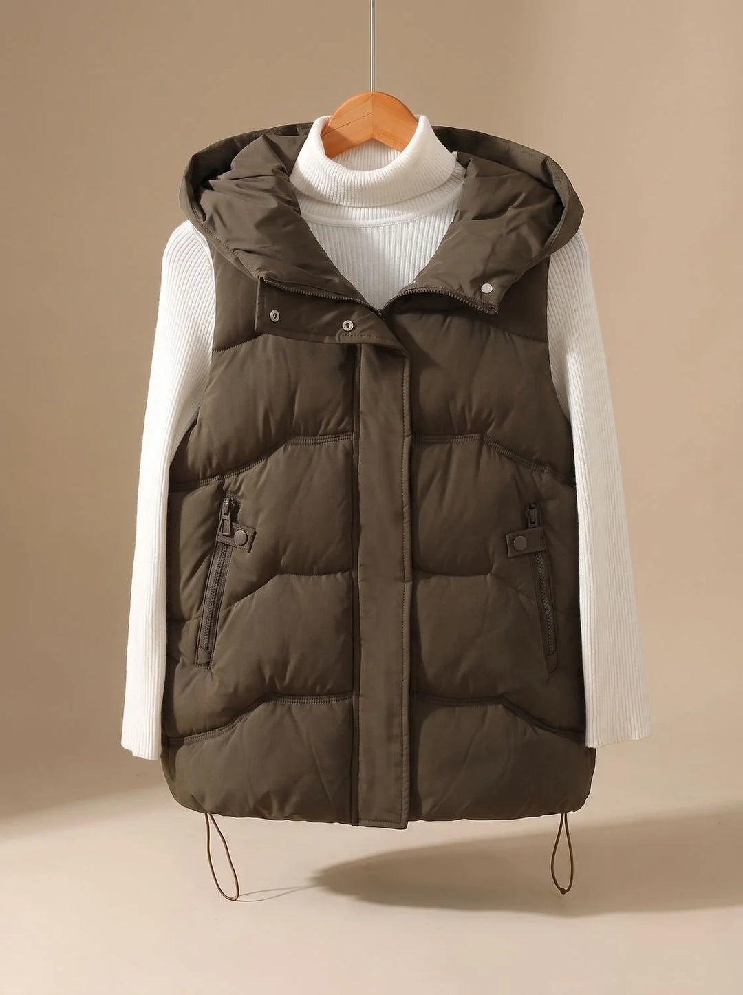 Annika | Damen Wattierter Kapuzen-Bodywarmer mit Reißverschlusstaschen 4