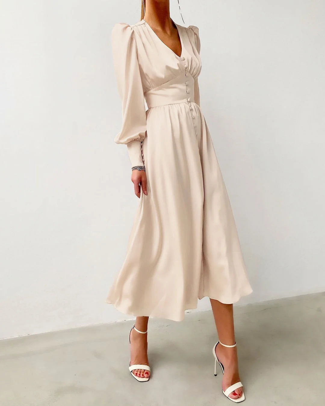 Arya | Damen-Midikleid mit V-Ausschnitt und Knöpfen 3