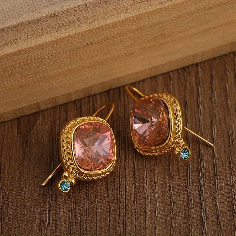 Classic Gold-Tone Earrings – Elegant Jewelry for Every Occasion 1