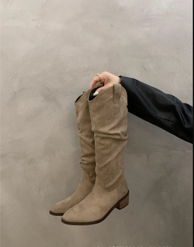 Drune - Vintage-Stiefel aus Wildleder mit Rüschen 8