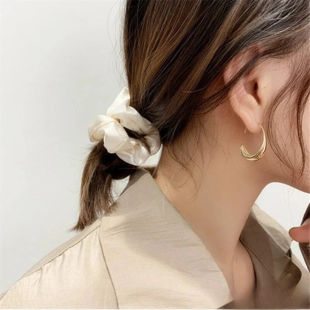 Elegant Gold and Silver Earrings – Stylish Jewelry 3