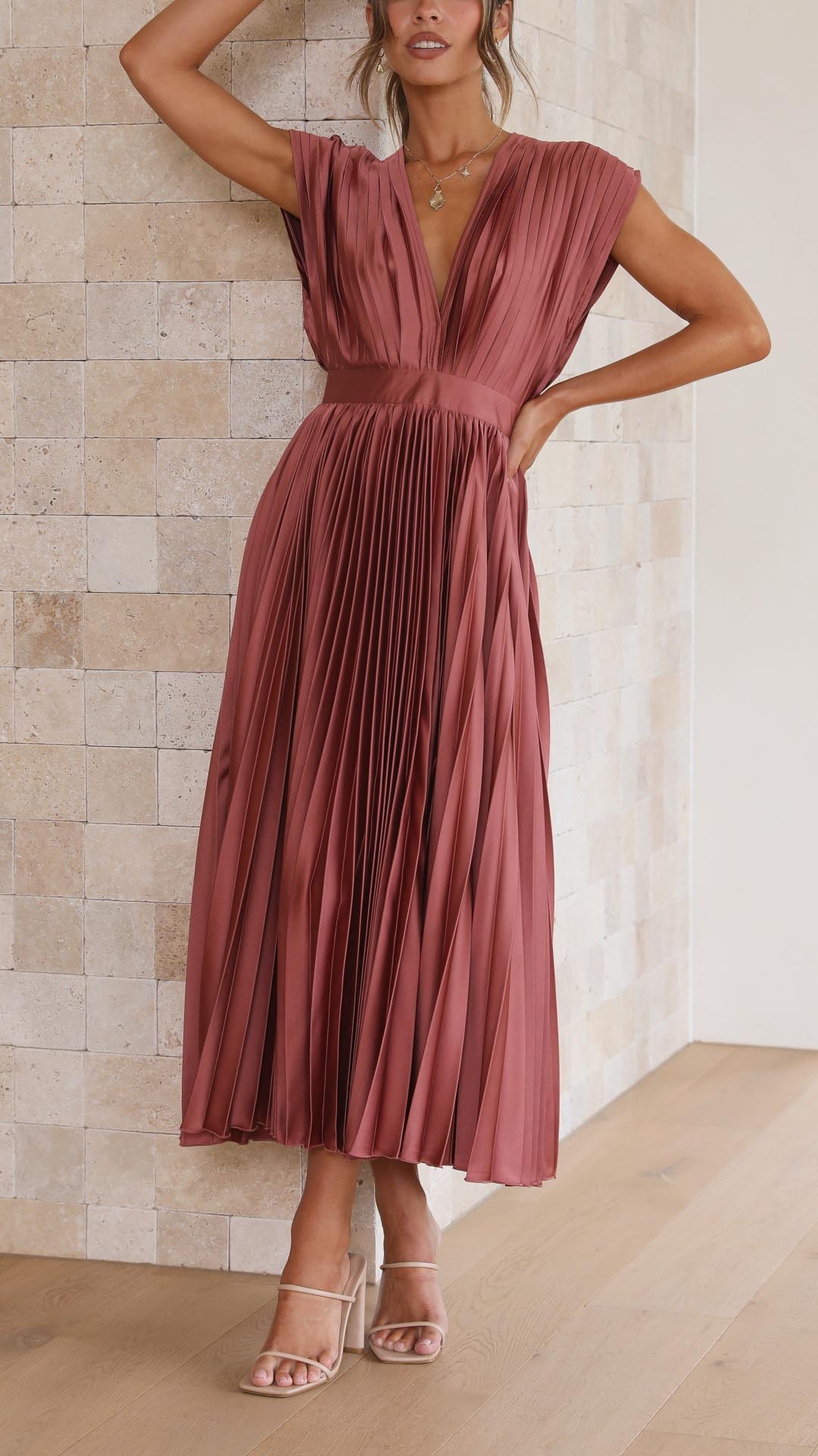 Elegant Maxi Dress for Women - Pleated Summer Wedding Guest Dresses, Formal Occasions, Timeless Style 2