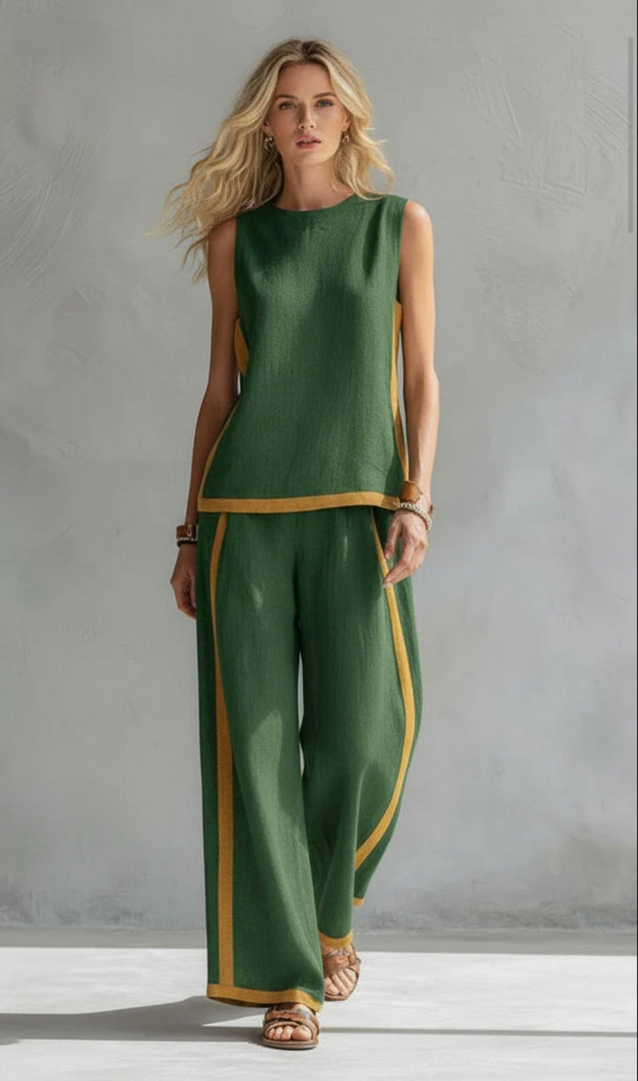 Elegant Women's Two-Piece Suit with Modern Graphic Details 6