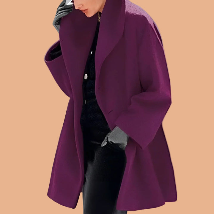 Elegant oversize women's winter coat with a wide collar 2