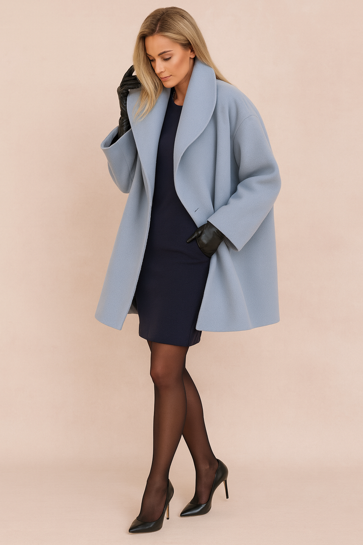Elegant oversize women's winter coat with a wide collar 6