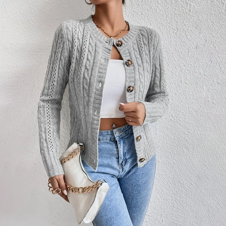 Elfriede | Damen Zopfmuster Strickjacke mit Knopfleiste 0