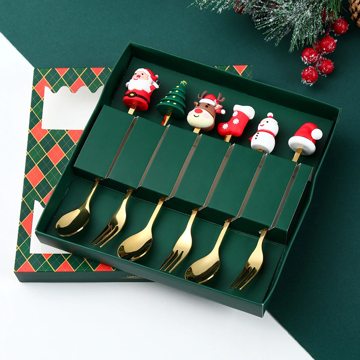 Festive Classics | Premium Christmas Cutlery Set for Holiday Dining 4