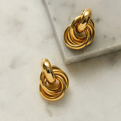 Gold Earrings with an Elegant Design – Classic Jewelry for Every Occasion 1