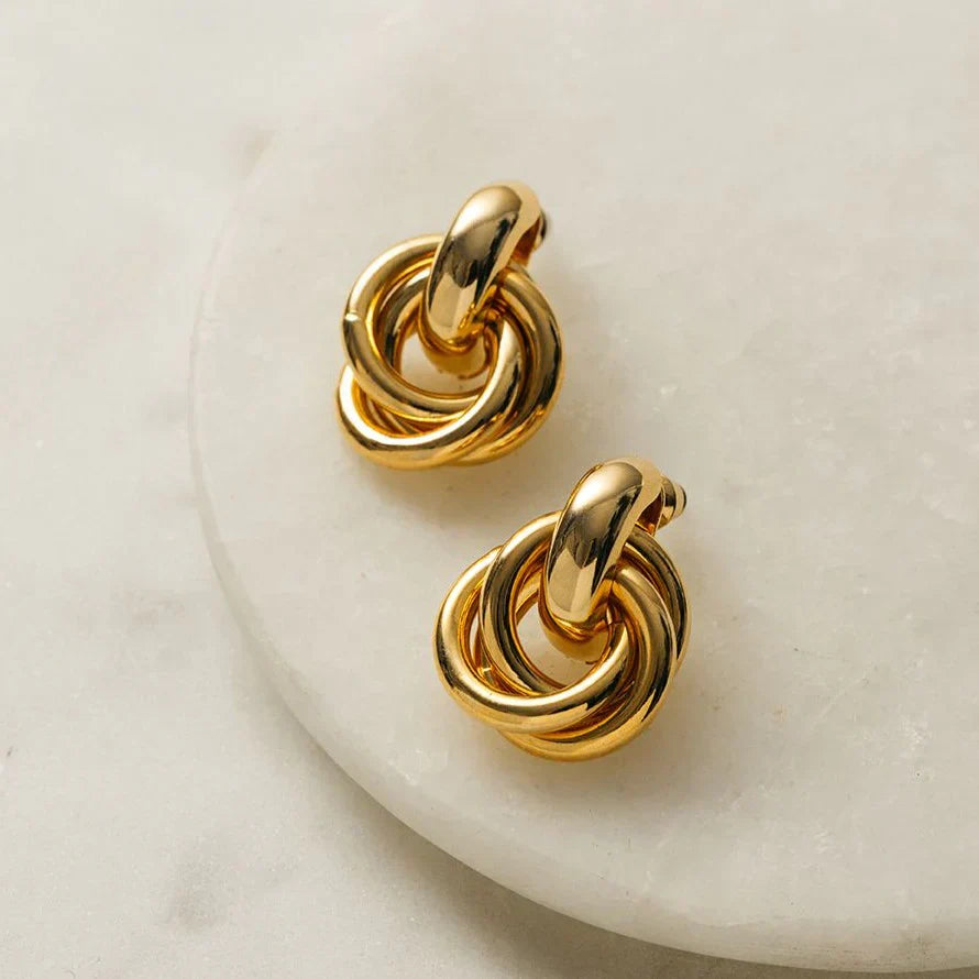 Gold Earrings with an Elegant Design – Classic Jewelry for Every Occasion 2