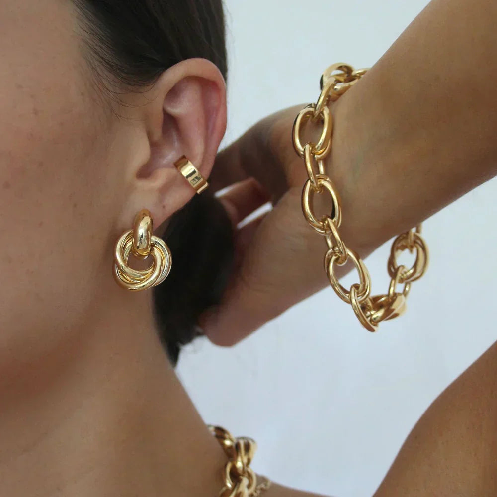 Gold Earrings with an Elegant Design – Classic Jewelry for Every Occasion 3