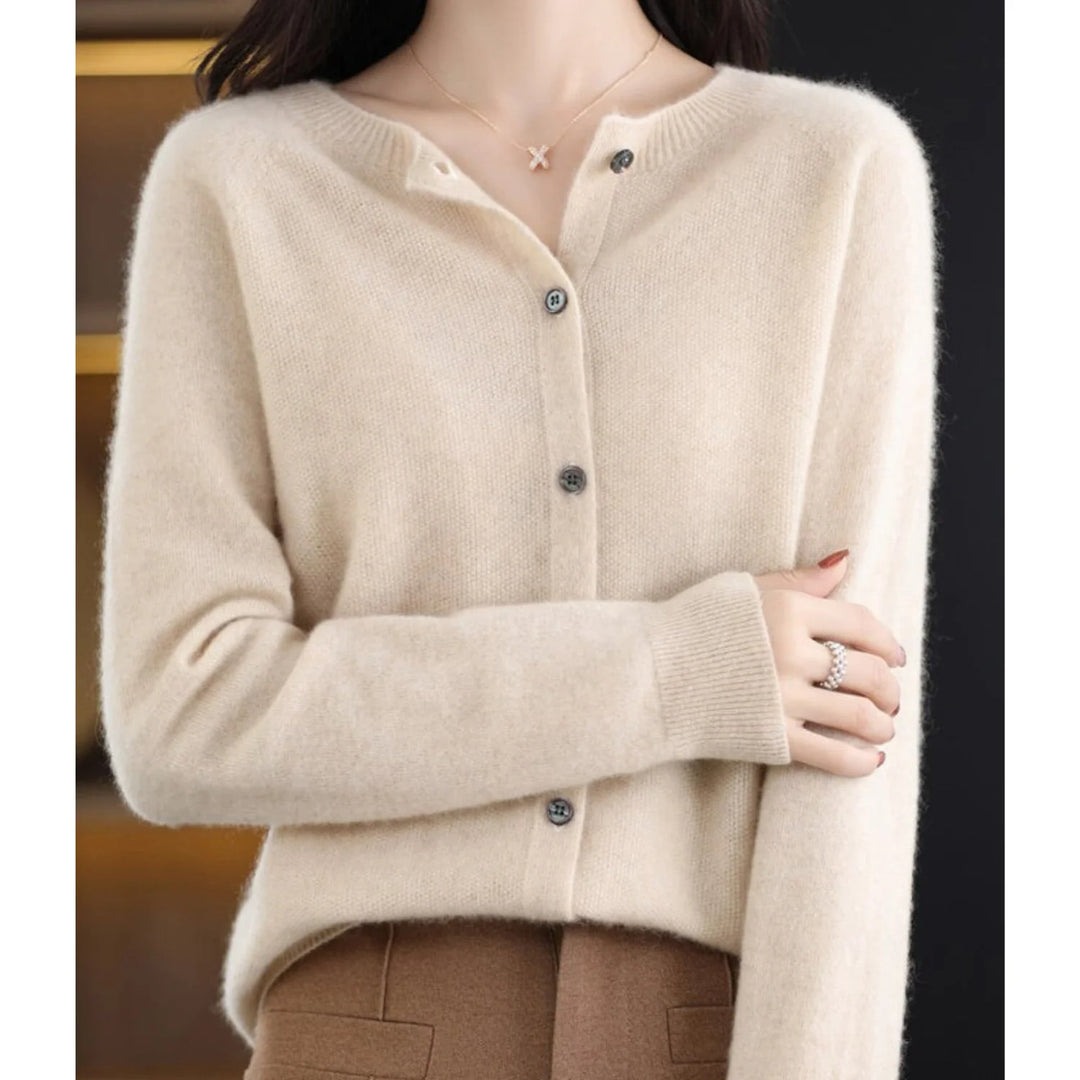 Katharina | Damen Strickjacke mit klassischer Knopfleiste 12