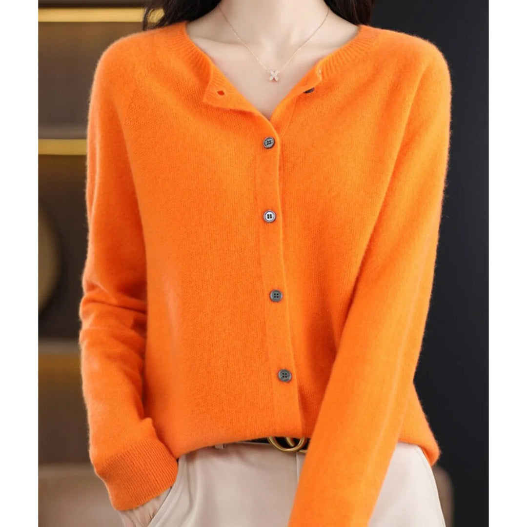 Katharina | Damen Strickjacke mit klassischer Knopfleiste 7
