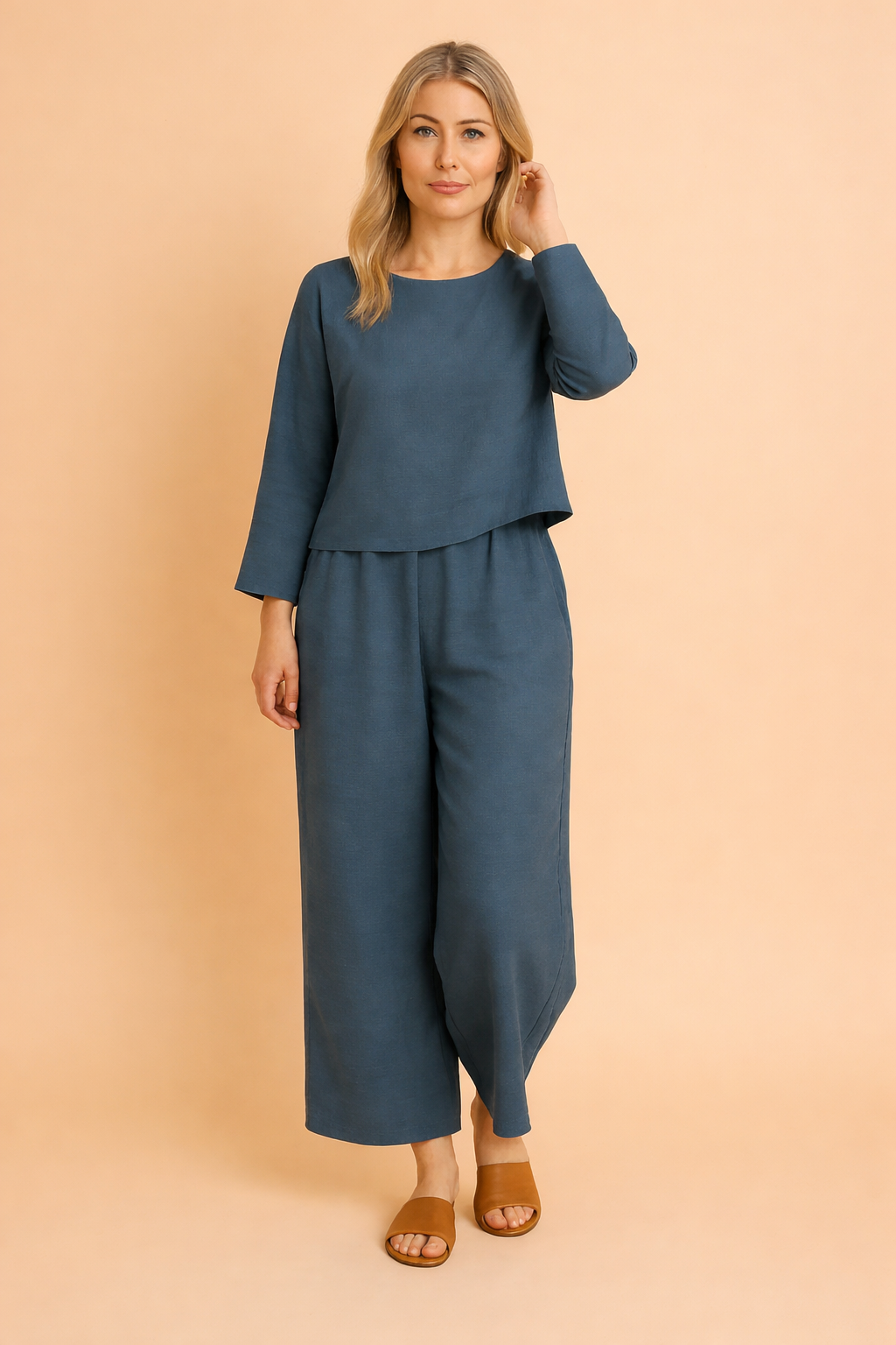 Lily | Airy Linen Set: Blouse and Trousers 2