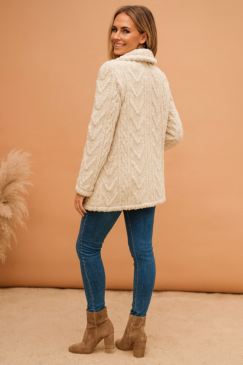 Nadia | Short fleece jacket with soft trim 1