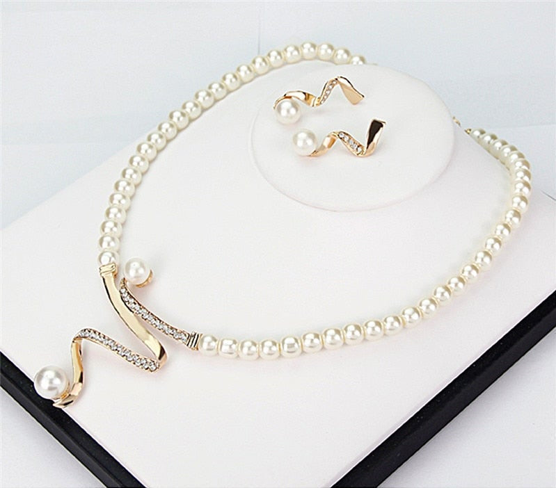 Necklace and Earring Set – Elegant Jewelry in a Classic Style 2