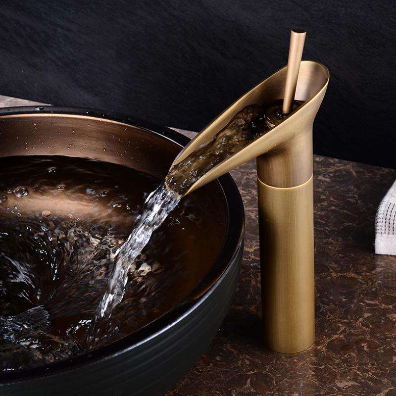 RetroStream – Vintage Style Waterfall Bathroom Faucet for a Nostalgic Touch 1