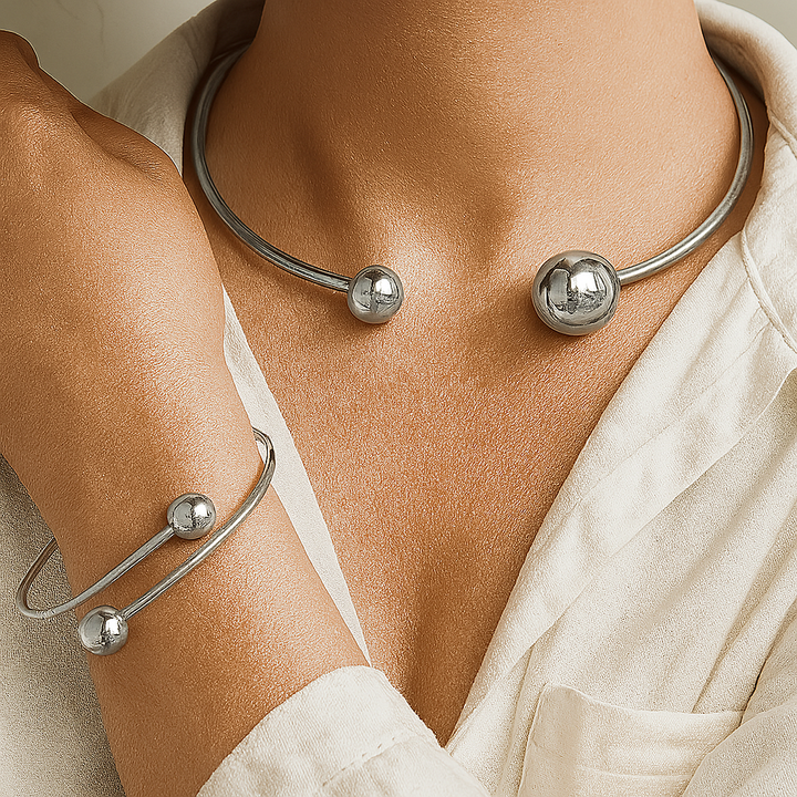 Set of Elegant Women's Bracelets in Gold - Adjustable, Modern Jewelry for Every Occasion 1
