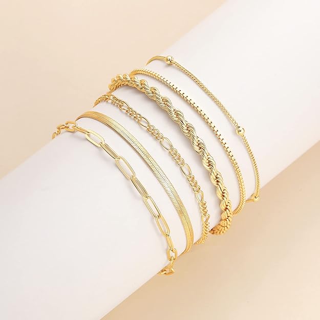 Set of Women's Gold Bracelets - Elegant Jewelry for Everyday and Special Occasions 4