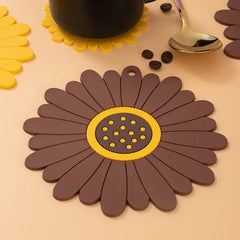 SunMat | Heat-Resistant Sunflower PVC Table Mat 2