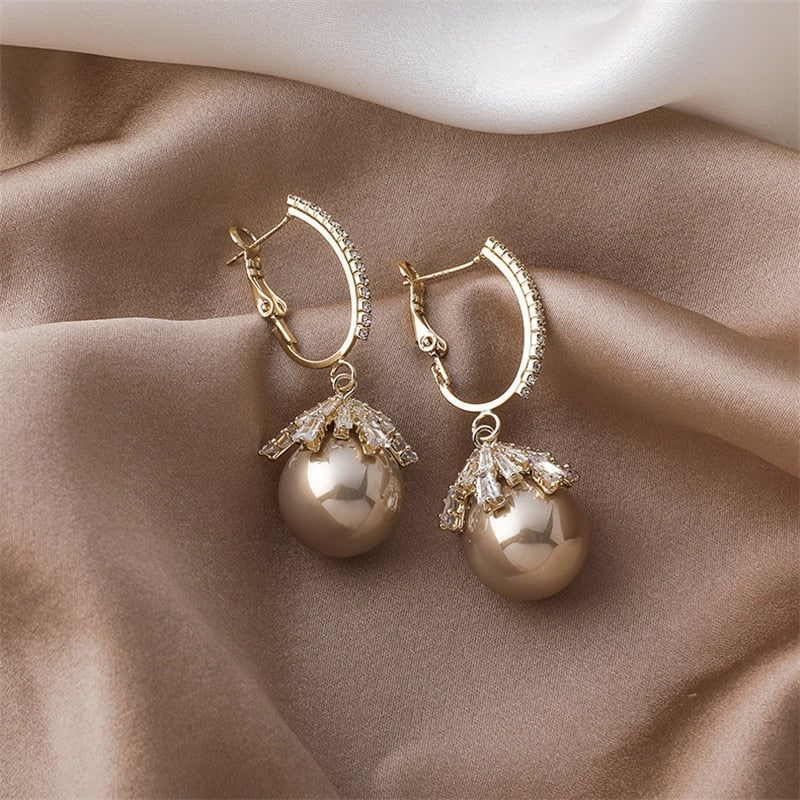 Synthetic Pearl Earrings – Elegant White Earrings for Any Occasion, Classic Style 2 cm 0
