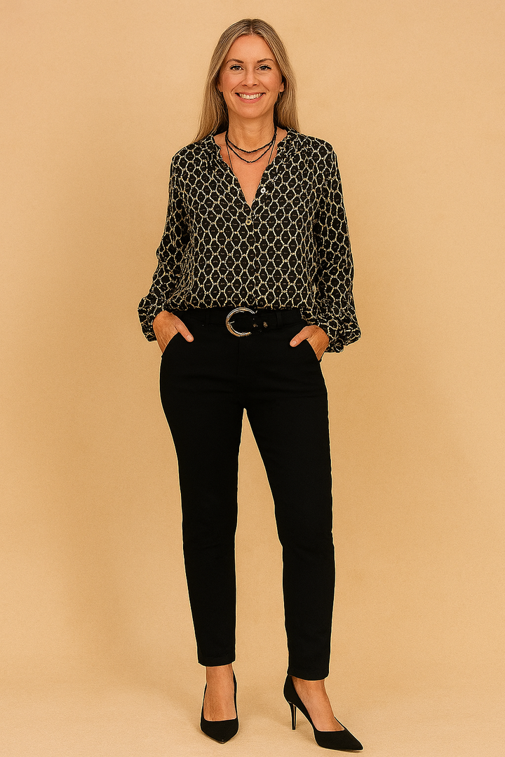 Verona | Stylish blouse with long sleeves and a scoop neckline 0