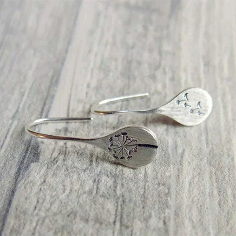 Vintage Floral Earrings – Elegant Retro Jewelry 2