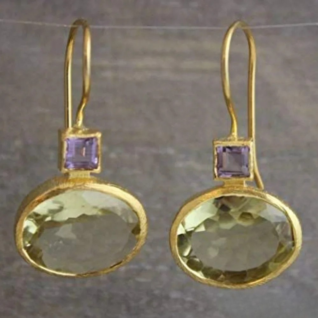 Vintage Gold Earrings with Green Crystal – Elegant Jewelry 1