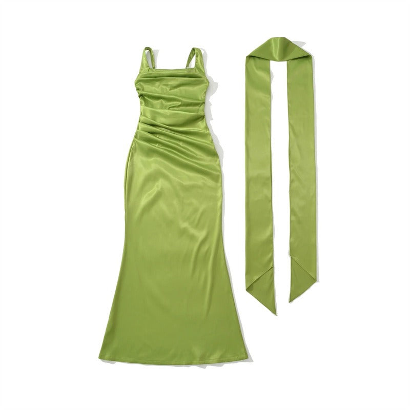 Robe longue formelle pour femmes avec encolure carrée élégante et corsage froncé pour occasions spéciales