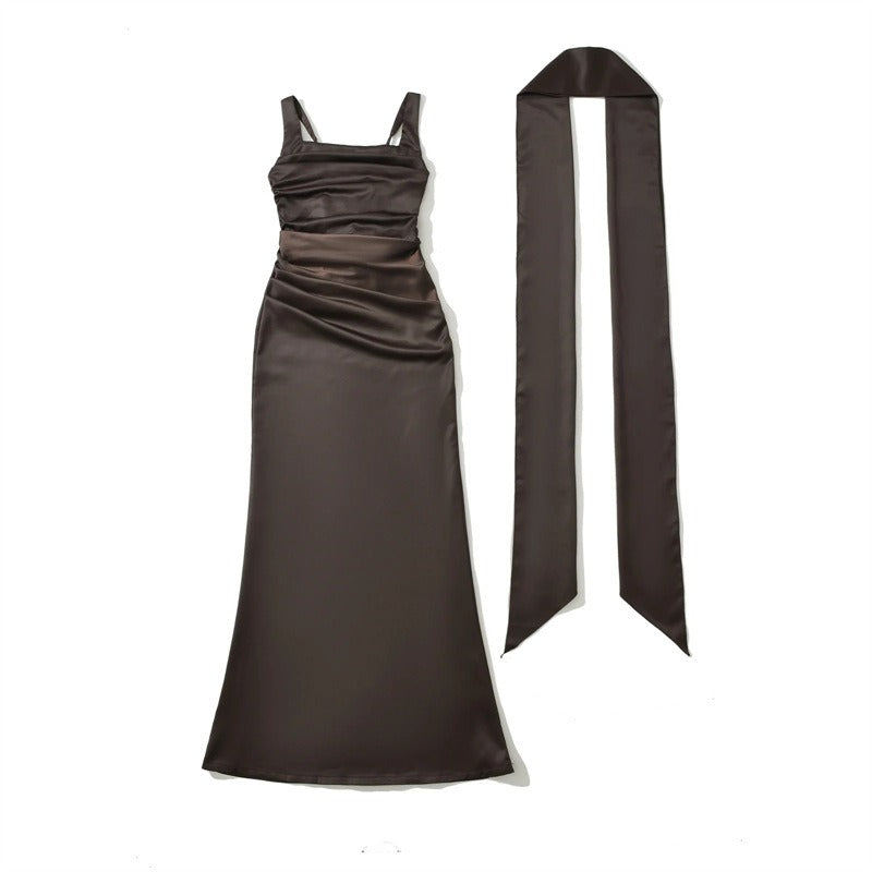 Robe longue formelle pour femmes avec encolure carrée élégante et corsage froncé pour occasions spéciales