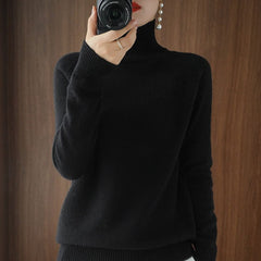 Karolina | Classic-cut turtleneck sweater