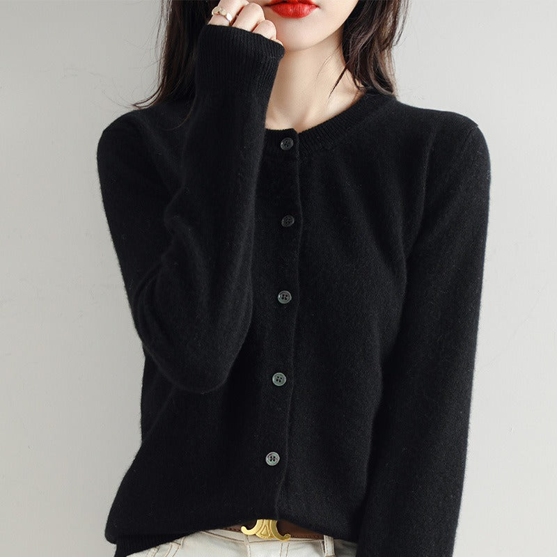 Ewa | Classic round neck cardigan