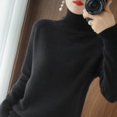 Karolina | Smooth turtleneck sweater in a classic cut