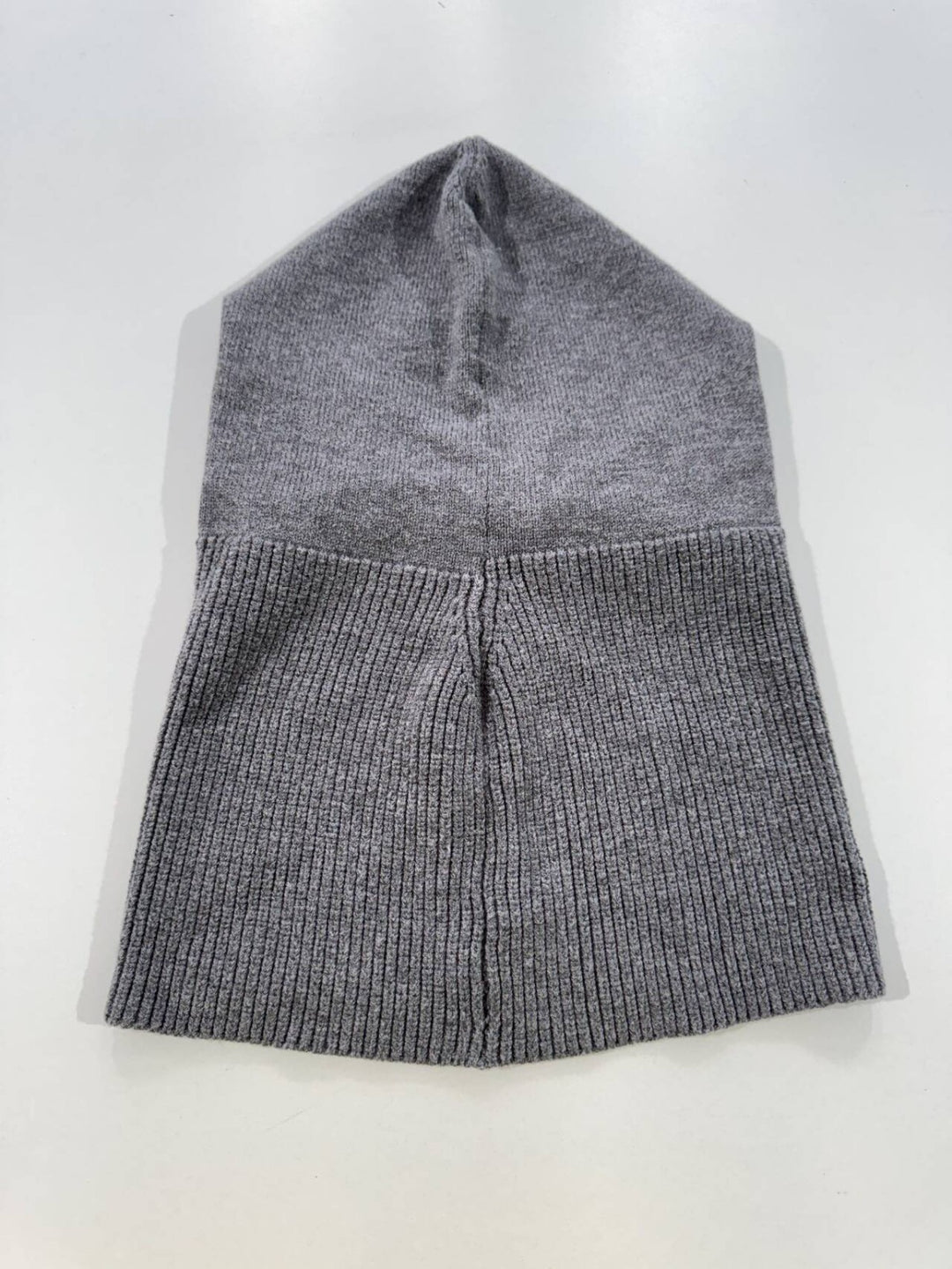 Bonnet tricoté d'hiver