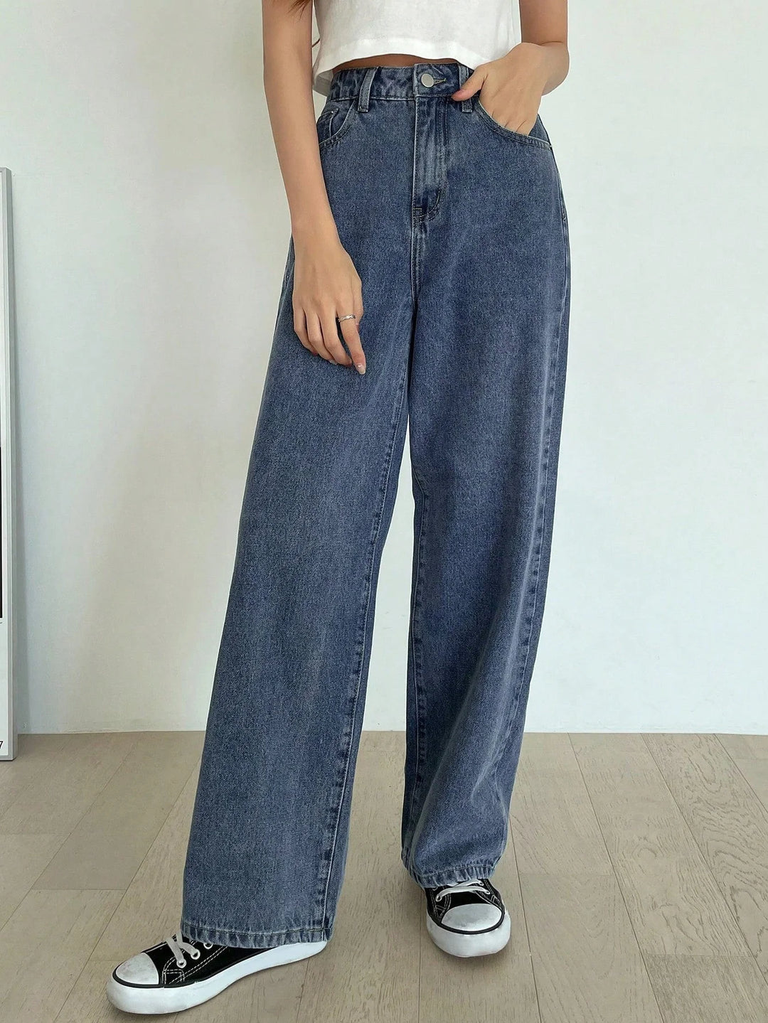 Women's High-Waisted Wide Leg Jeans - Medium Blue Washed Denim, Relaxed Fit for Effortless Style 2
