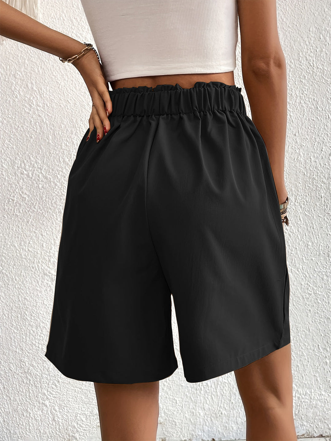 Women's Pocketed Half Elastic Waist Shorts for Casual Summer Wear - Comfortable and Stylish 1