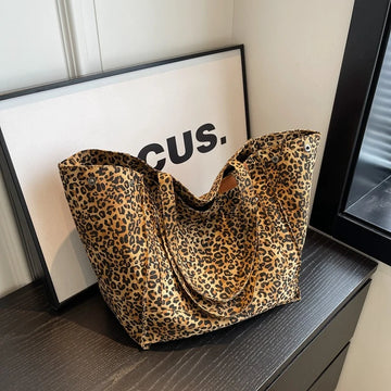Women's Stylish Leopard Print Shoulder Bag Fashionable Design 2