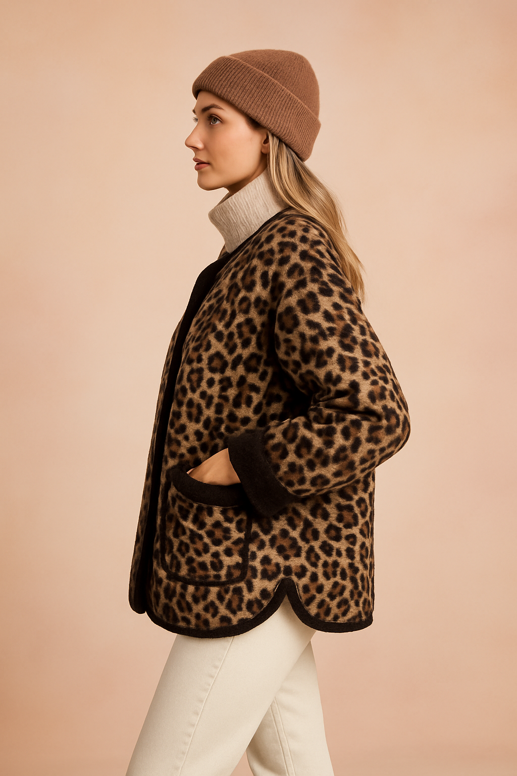 Women's winter jacket with a leopard print, fashionable for everyday wear 2